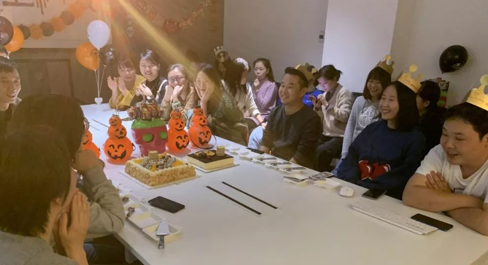 幽會(huì)萬(wàn)圣節(jié)，妖你來(lái)?yè)v鬼